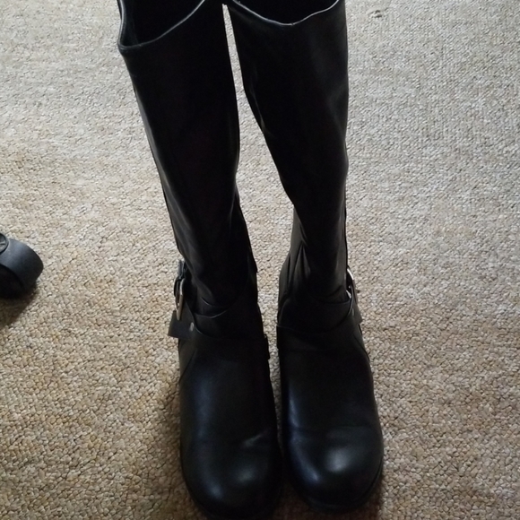 Boots just fab - Picture 3 of 4